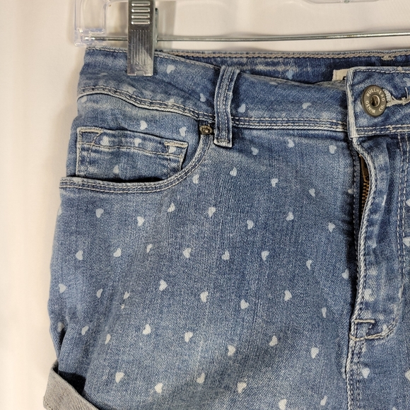 Bullhead Heart Print Hi Rise Five Pocket Cuffed Hem Shorts Size 9 - Picture 2 of 8